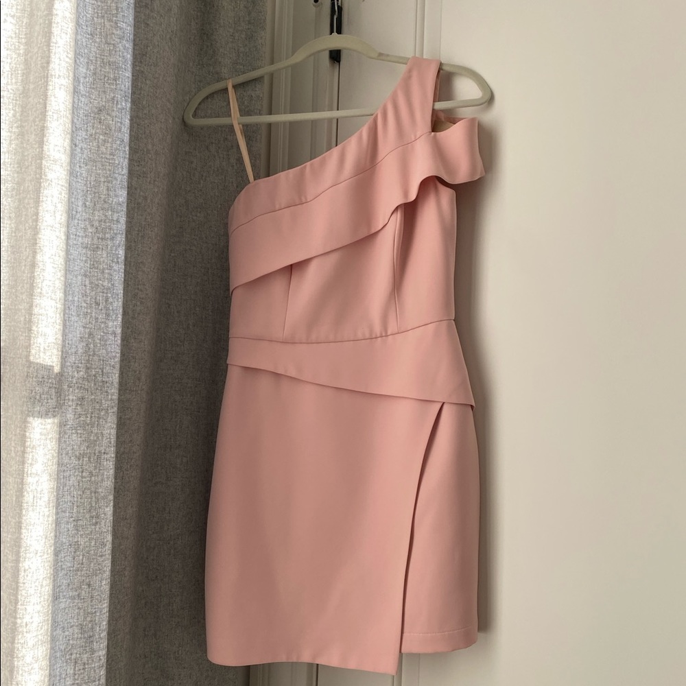 BCBGMAXAZRIA ONE SHOULDER GLOW DRESS SIZE 6